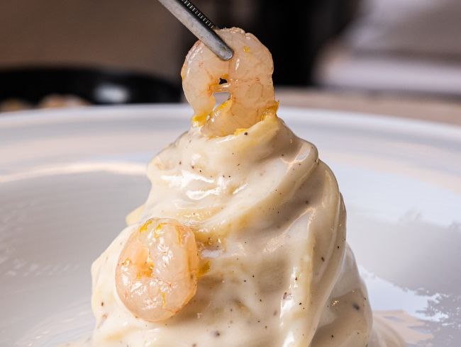 Cacio e pepe con gamberi